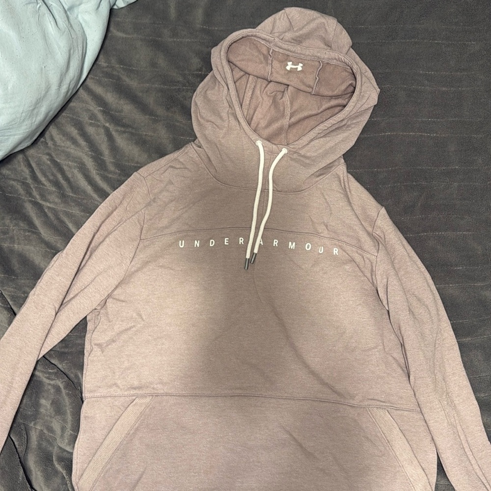 Under Armor, dusty rose women’s Medium light weight hoodie perfect for spring